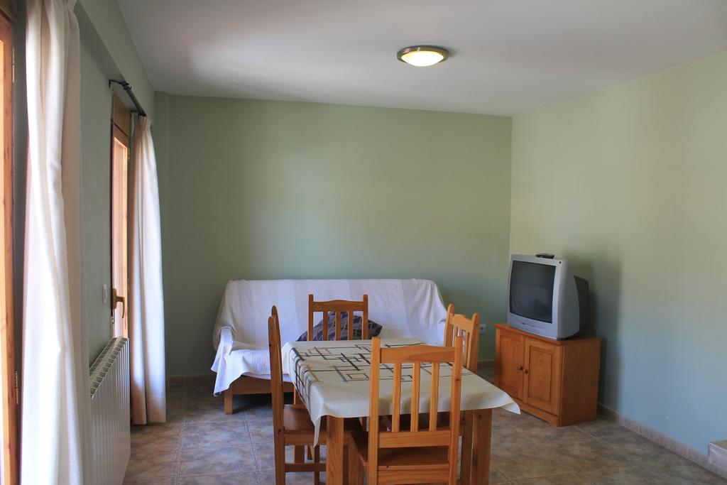 Apartamentos Turisticos Rosario Камарена де ла Сиера Стая снимка