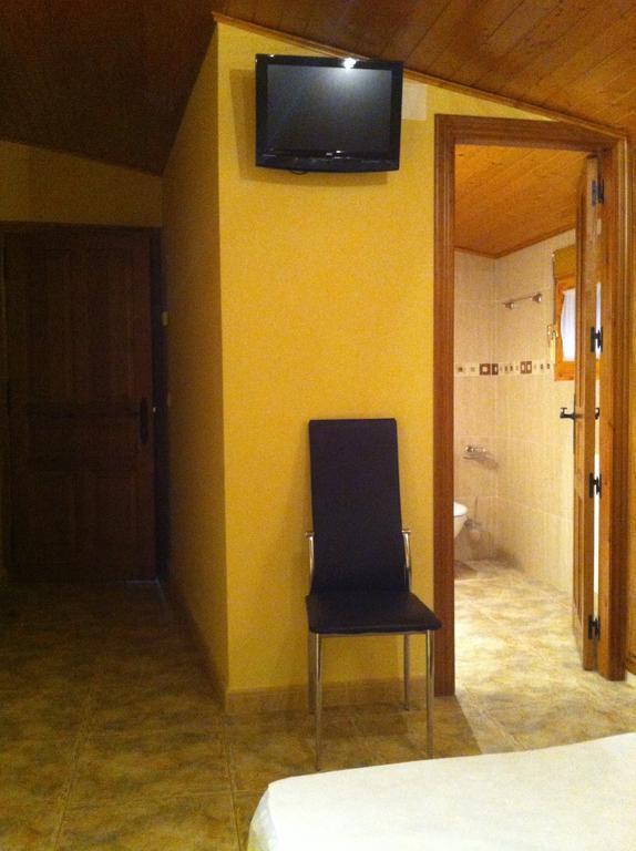 Apartamentos Turisticos Rosario Камарена де ла Сиера Екстериор снимка